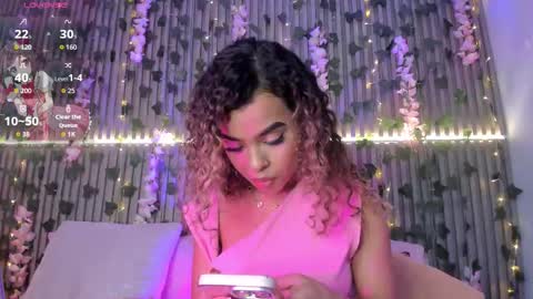 coralineross_ online show from 11.08.25