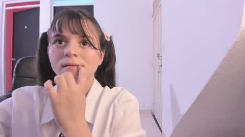 Coraline uwu     Bienvenidos al dulce mundo de Coraline    Hola amores soy Coraline  Una chica  tierna juguetona online show from 04.16.26