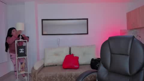 Snapshot of corina_white chatting on 09.29.25 Corina White online show from 09.29.25