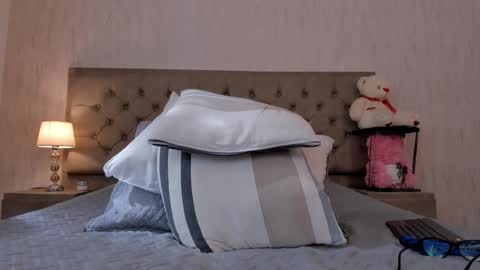 corinabrown_ online show from 02.06.25