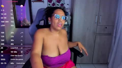 Snapshot of corinastonee chatting on 11.12.25 corina online show from 11.12.25