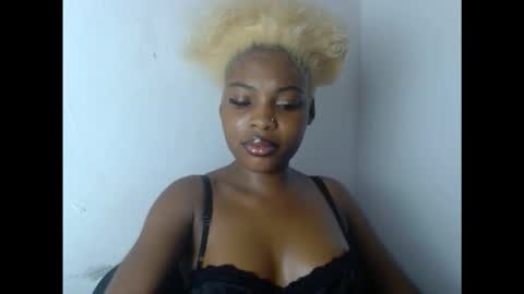 Snapshot of cornxcunt chatting on 11.02.25 cornxcunt online show from 11.02.25