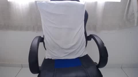 Snapshot of corolaxxl chatting on 10.14.25 corolaxxl online show from 10.14.25