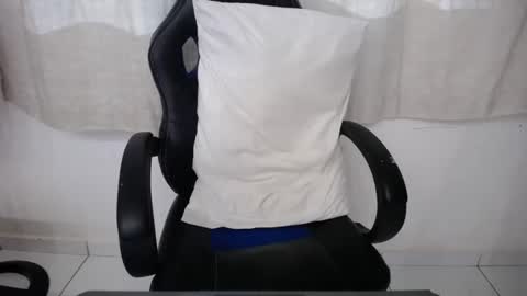 Snapshot of corolaxxl chatting on 11.06.25 corolaxxl online show from 11.06.25