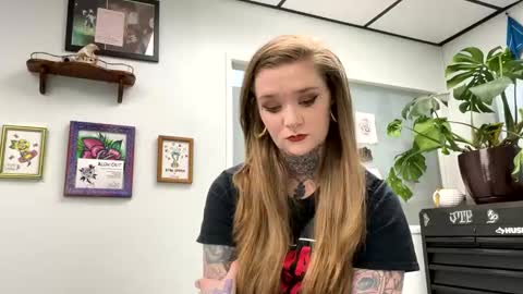 Snapshot of corpsechick chatting on 01.14.25 corpsechick online show from 01.14.25