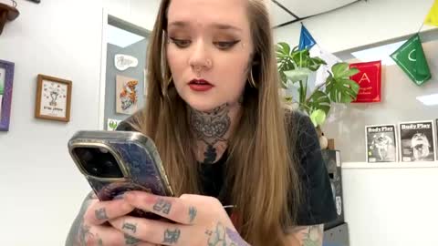 Snapshot of corpsechick chatting on 01.14.25 corpsechick online show from 01.14.25