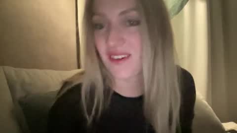 cosmo_blondiee online show from 09.20.25