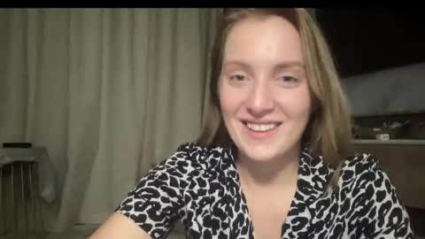 Snapshot of cosmo_blondiee chatting on 10.02.25 cosmo_blondiee online show from 10.02.25