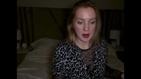 Snapshot of cosmo_blondiee chatting on 10.06.25 cosmo_blondiee online show from 10.06.25