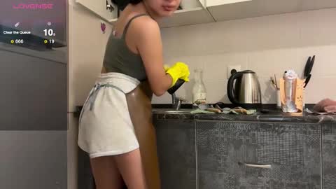 Snapshot of cosmo_pussy chatting on 12.05.25 Lina online show from 12.05.25