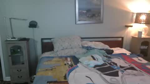 Snapshot of cougarlover_842889 chatting on 11.11.25 cougar online show from 11.11.25