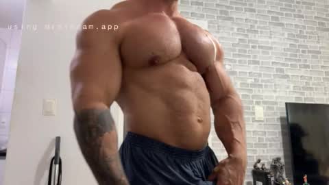 Snapshot of couplemuscle40 chatting on 02.19.26 couplemuscle40 online show from 02.19.26