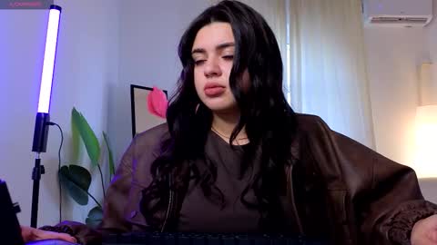 Snapshot of courtneyk_ chatting on 09.28.25 Courtney online show from 09.28.25