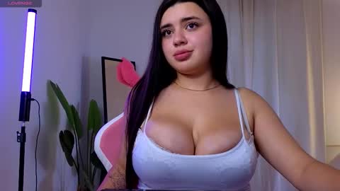 Snapshot of courtneyk_ chatting on 10.08.25 Courtney online show from 10.08.25