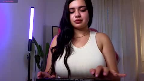 Snapshot of courtneyk_ chatting on 10.11.25 Courtney online show from 10.11.25