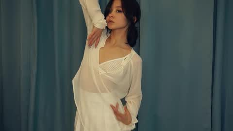 Yui online show from 02.13.25