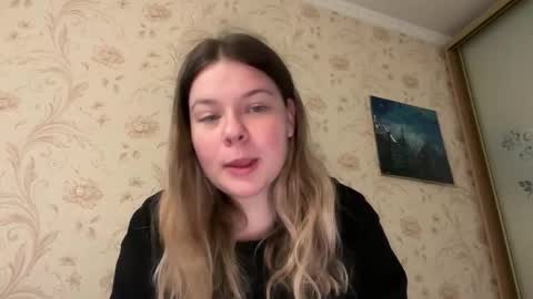 Snapshot of crave_elise chatting on 10.16.25 Elise online show from 10.16.25