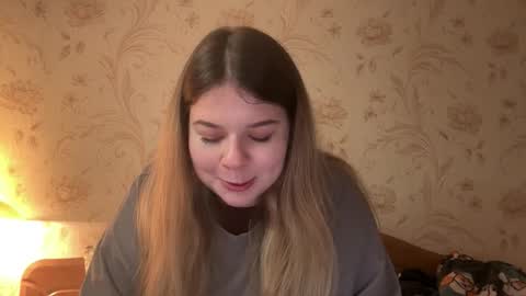 Snapshot of crave_elise chatting on 10.30.25 Elise online show from 10.30.25