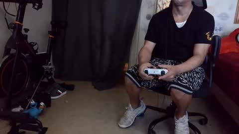 Snapshot of crazy4feetmanic chatting on 04.28.26 drbucknaked online show from 04.28.26