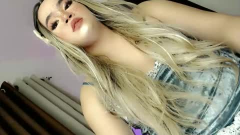 Snapshot of crazy_vixen chatting on 10.11.25 Hot Ayisha online show from 10.11.25