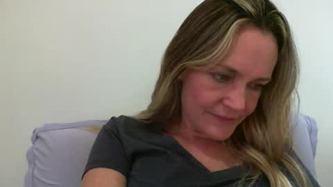 Snapshot of crazyanny chatting on 01.14.25 Anny online show from 01.14.25