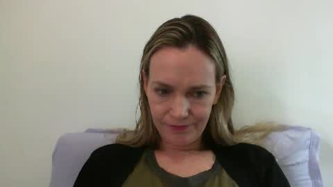 Snapshot of crazyanny chatting on 01.16.25 Anny online show from 01.16.25