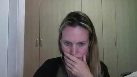 Snapshot of crazyanny chatting on 01.16.25 Anny online show from 01.16.25