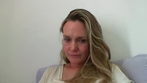 Snapshot of crazyanny chatting on 01.17.25 Anny online show from 01.17.25