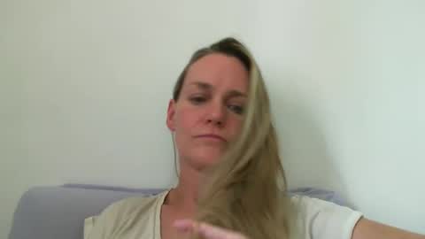 Snapshot of crazyanny chatting on 01.17.25 Anny online show from 01.17.25