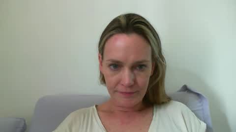 Snapshot of crazyanny chatting on 01.18.25 Anny online show from 01.18.25