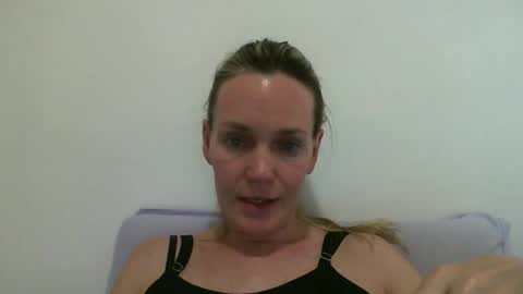 Snapshot of crazyanny chatting on 01.19.25 Anny online show from 01.19.25