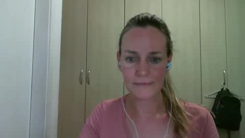 Snapshot of crazyanny chatting on 01.22.25 Anny online show from 01.22.25