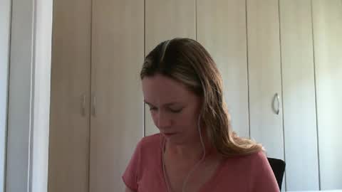 Snapshot of crazyanny chatting on 01.24.25 Anny online show from 01.24.25