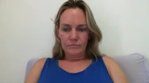 Snapshot of crazyanny chatting on 01.26.25 Anny online show from 01.26.25