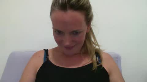 Snapshot of crazyanny chatting on 01.28.25 Anny online show from 01.28.25