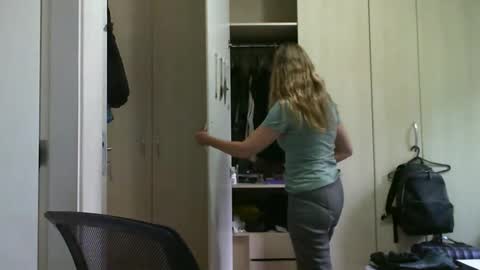 Snapshot of crazyanny chatting on 01.29.25 Anny online show from 01.29.25