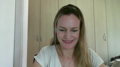 Snapshot of crazyanny chatting on 01.30.25 Anny online show from 01.30.25