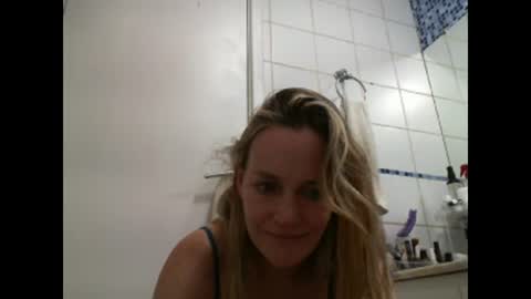 Snapshot of crazyanny chatting on 01.30.25 Anny online show from 01.30.25