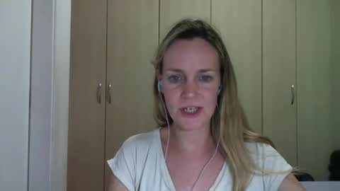 Snapshot of crazyanny chatting on 01.31.25 Anny online show from 01.31.25