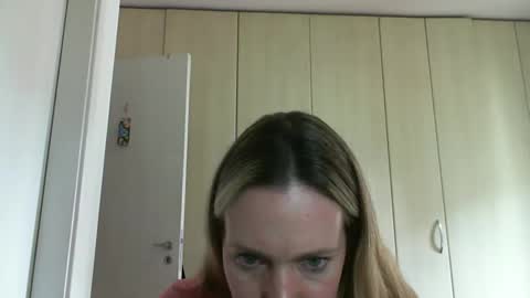 Snapshot of crazyanny chatting on 02.10.25 Anny online show from 02.10.25