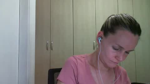 Snapshot of crazyanny chatting on 02.11.25 Anny online show from 02.11.25