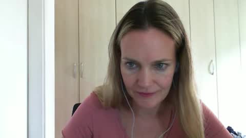 Snapshot of crazyanny chatting on 02.13.25 Anny online show from 02.13.25