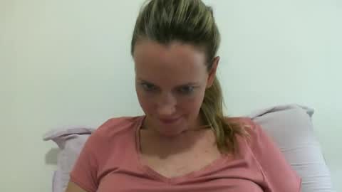 Snapshot of crazyanny chatting on 02.13.25 Anny online show from 02.13.25