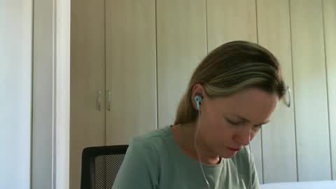 Snapshot of crazyanny chatting on 02.17.25 Anny online show from 02.17.25