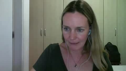 Snapshot of crazyanny chatting on 02.18.25 Anny online show from 02.18.25