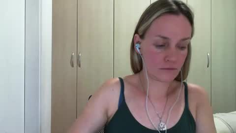 Snapshot of crazyanny chatting on 02.19.25 Anny online show from 02.19.25