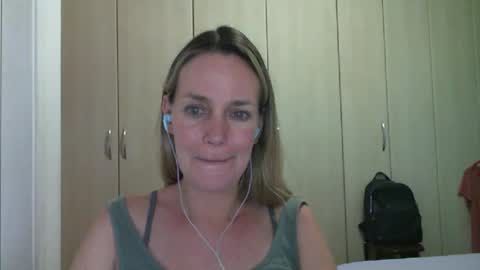 Snapshot of crazyanny chatting on 02.25.25 Anny online show from 02.25.25