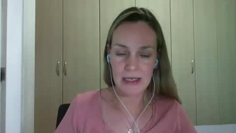 Snapshot of crazyanny chatting on 02.26.25 Anny online show from 02.26.25