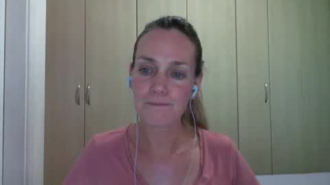 Snapshot of crazyanny chatting on 02.26.25 Anny online show from 02.26.25