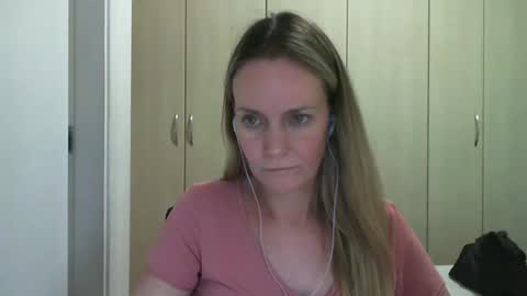 Snapshot of crazyanny chatting on 03.04.25 Anny online show from 03.04.25